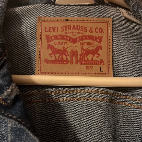 Women’s Levi’s Jean Jacket NEVER WORN - Picture 3 of 3